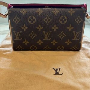 Louis Vuitton pouchette